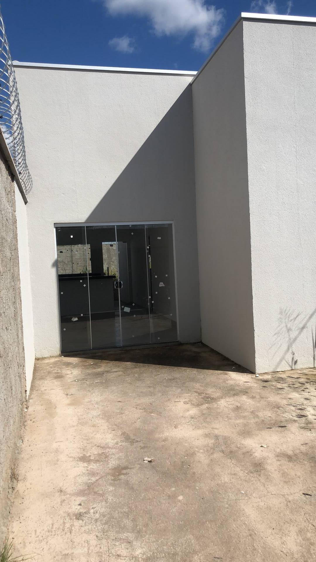 Casa à venda com 2 quartos, 69m² - Foto 1