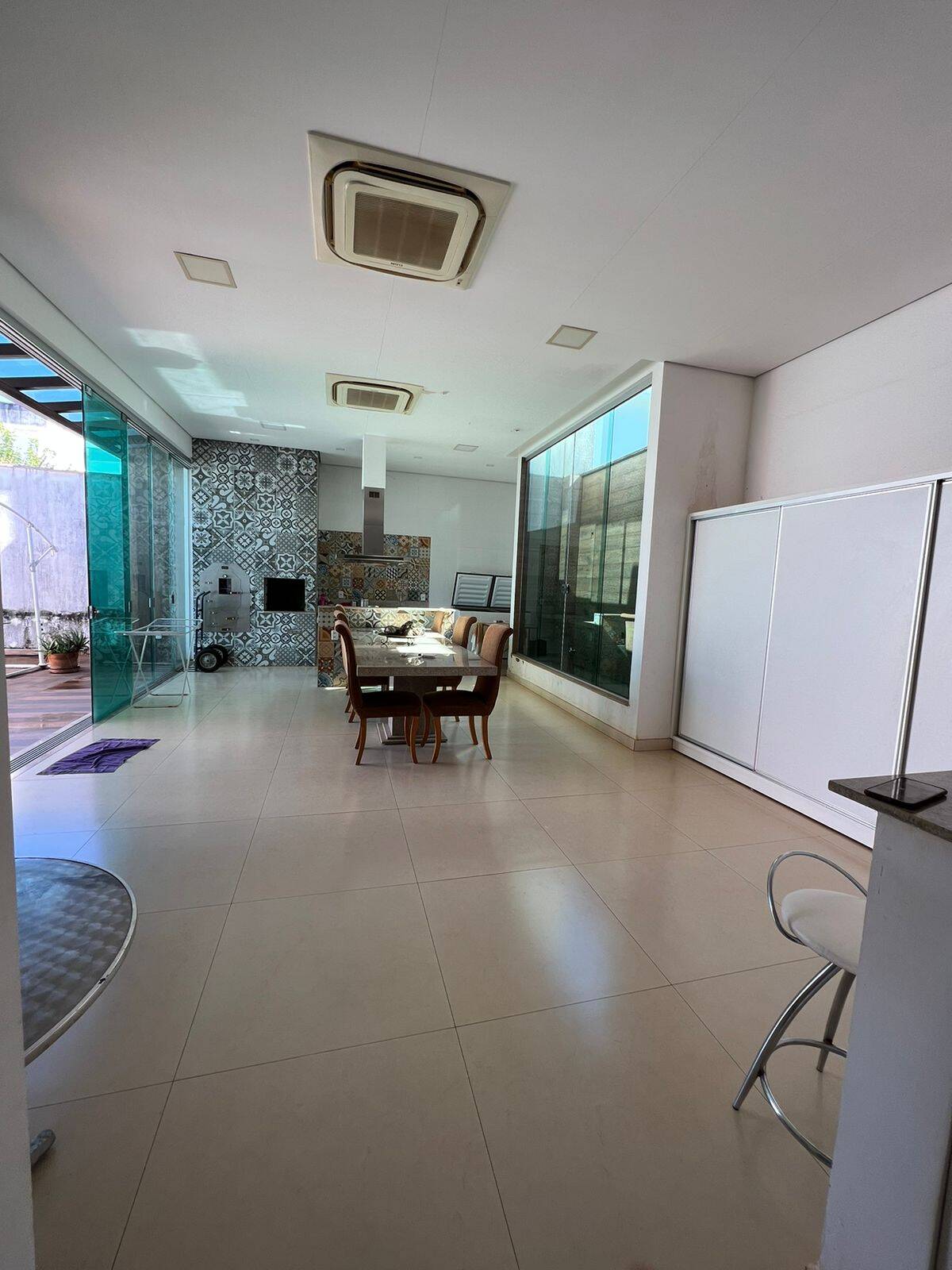 Casa à venda com 3 quartos, 119m² - Foto 1