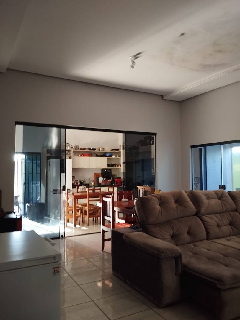 Casa à venda com 2 quartos, 160m² - Foto 1