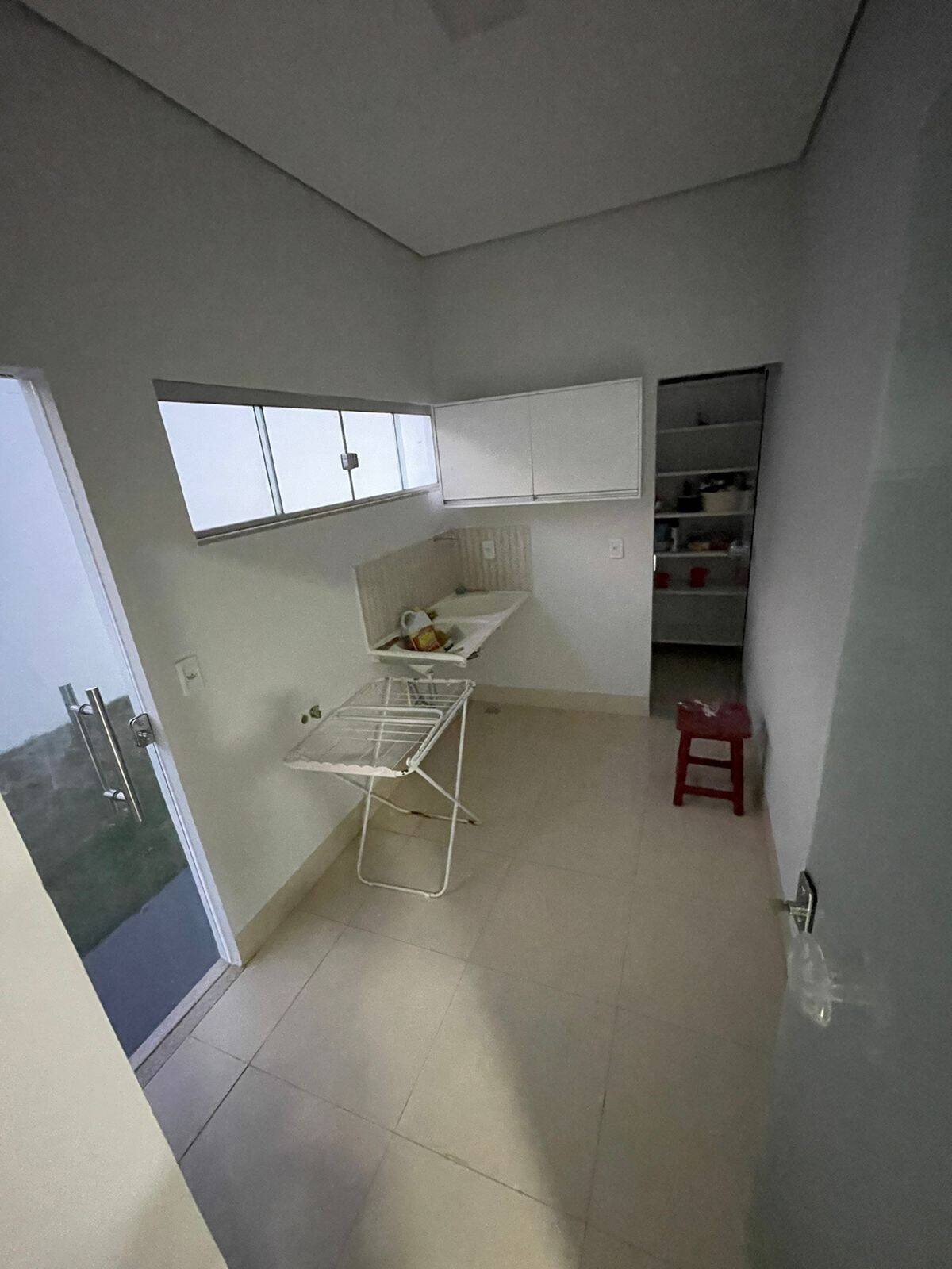 Casa à venda com 4 quartos, 249m² - Foto 2