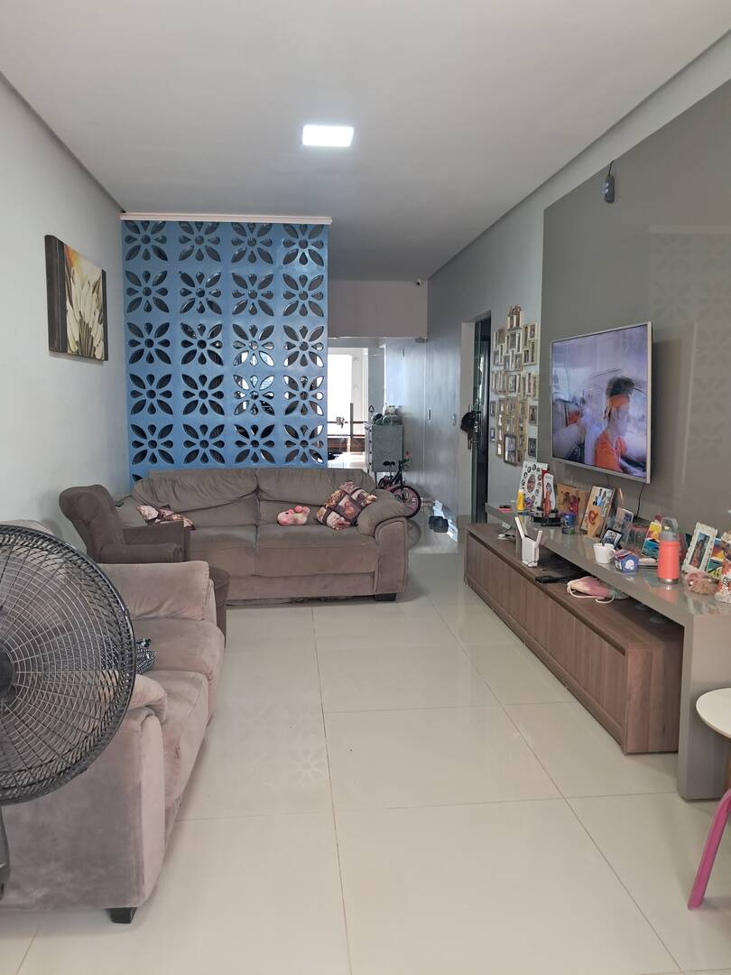 Casa à venda com 3 quartos, 120m² - Foto 1